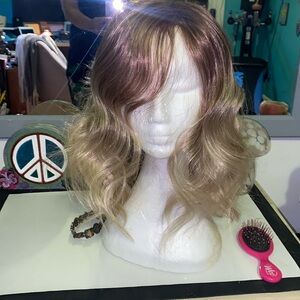Brand new dirty blonde wig